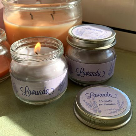 Candela fatta in casa alla lavanda